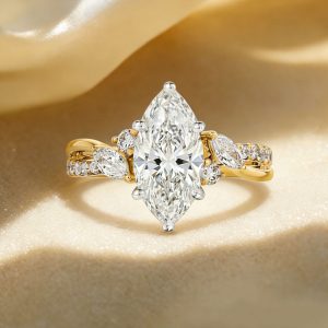 2-carat horse eye shape gold ring
